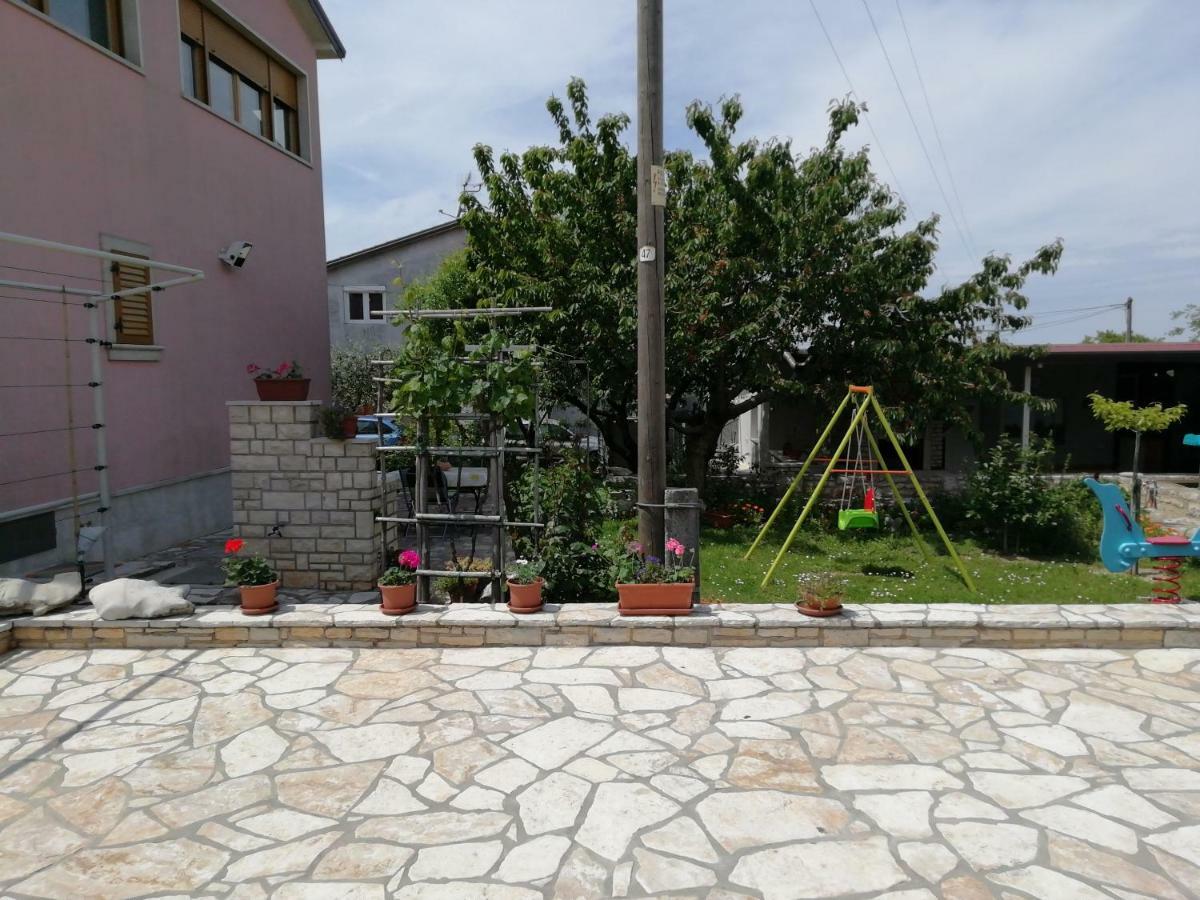 Apartmani Vesna Buje Exterior photo